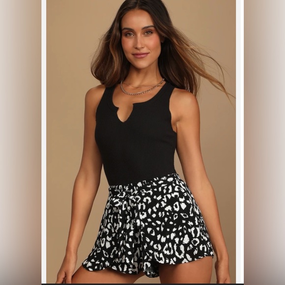Lulu’s Cheetah print shorts (L) - Picture 3 of 13